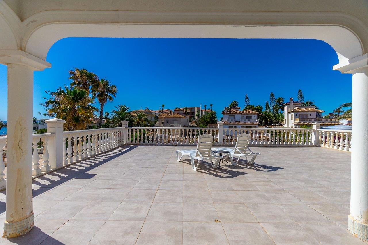 EXQUISITE BEACHFRONT VILLA IN PLAYA FLAMENCA, ORIHUELA COSTA!