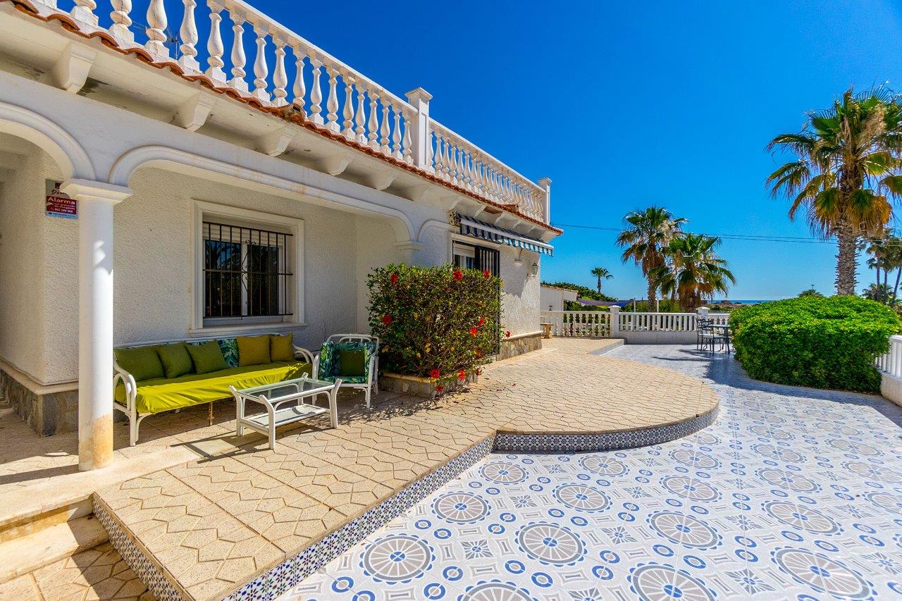 Villa til salgs til Playa Flamenca (Orihuela)