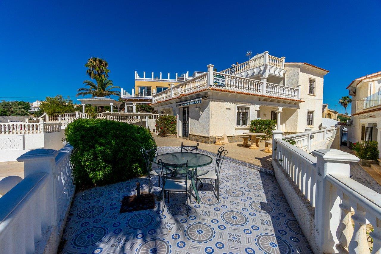 Villa myynnissä Playa Flamenca (Orihuela)