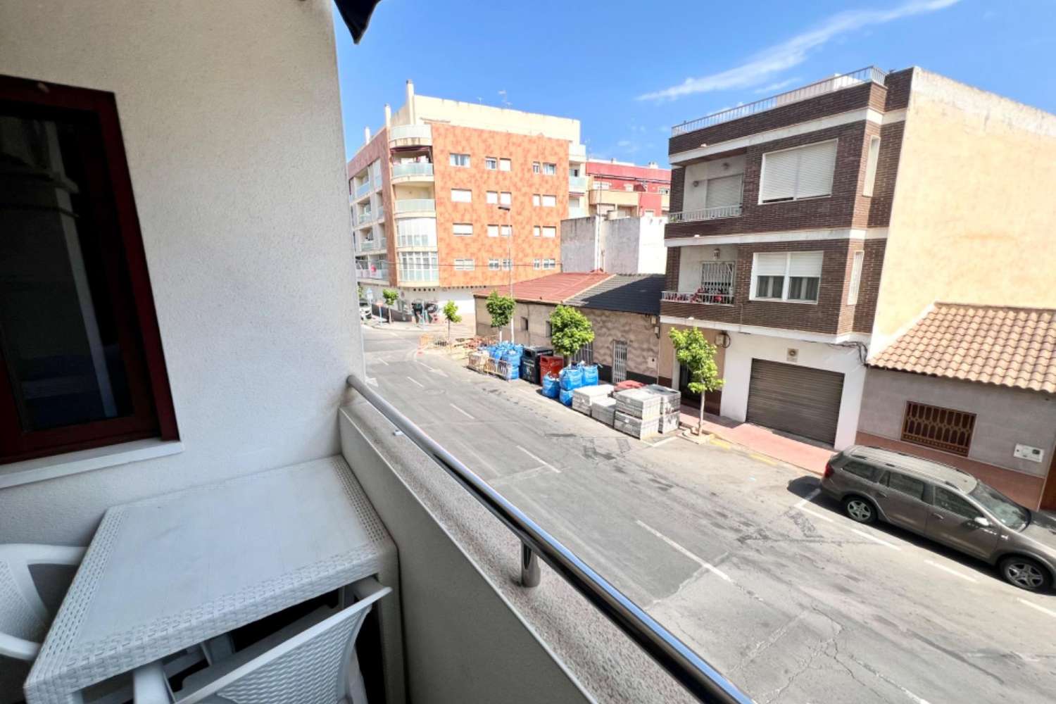 SPECTACULAR PRE-OWNED APARTMENT WITH GARAGE IN THE HEART OF TORREVIEJA!