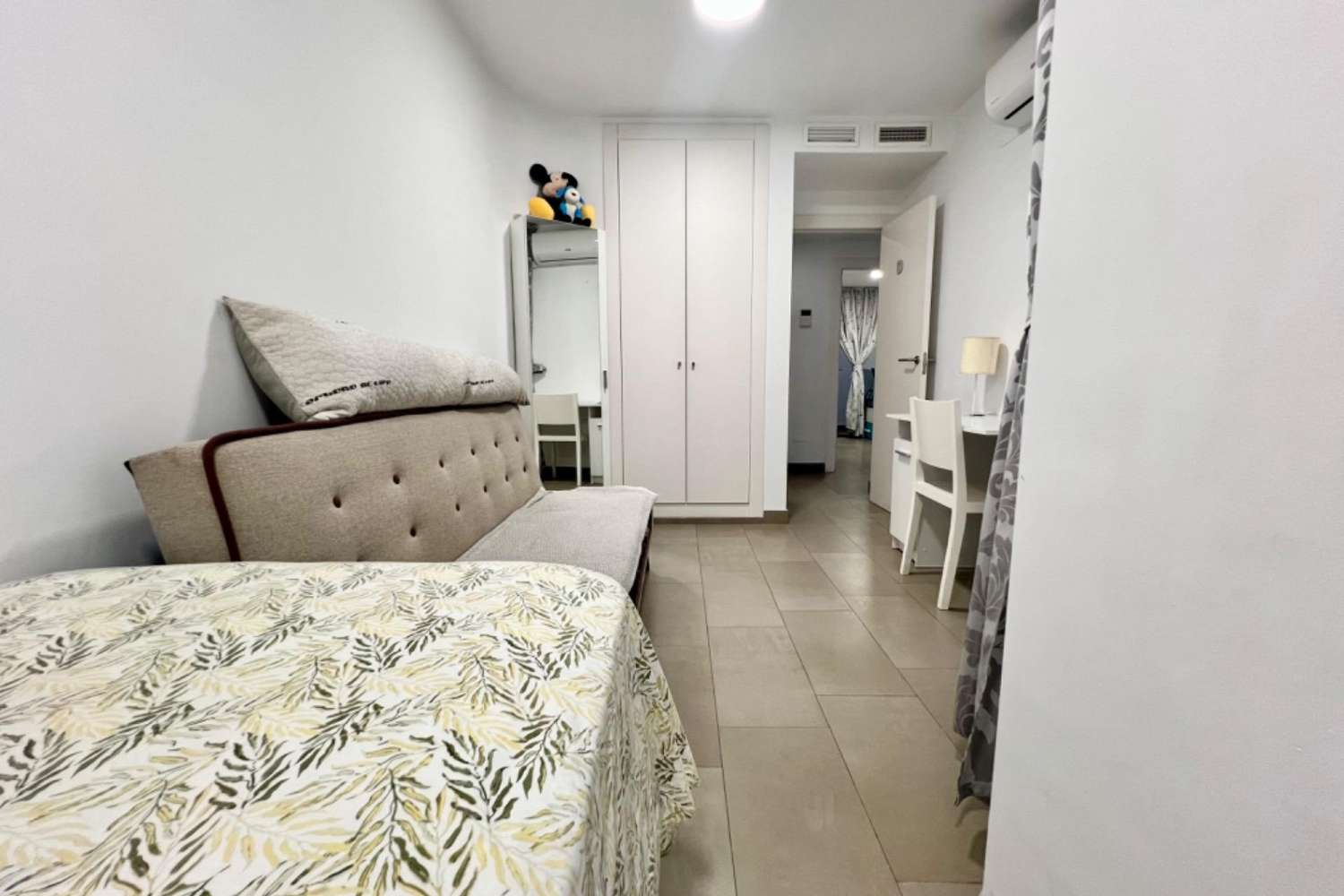 ¡ESPECTACULAR APARTAMENTO SEMINUEVO CON GARAJE EN EL CORAZÓN DE TORREVIEJA!