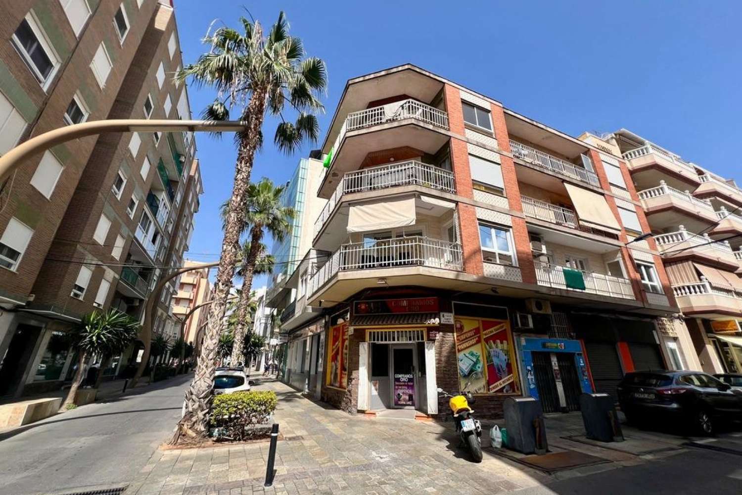 ¡OPORTUNIDAD ÚNICA! APARTAMENTO DE LUJO COMPLETAMENTE RENOVADO EN EL CENTRO DE TORREVIEJA