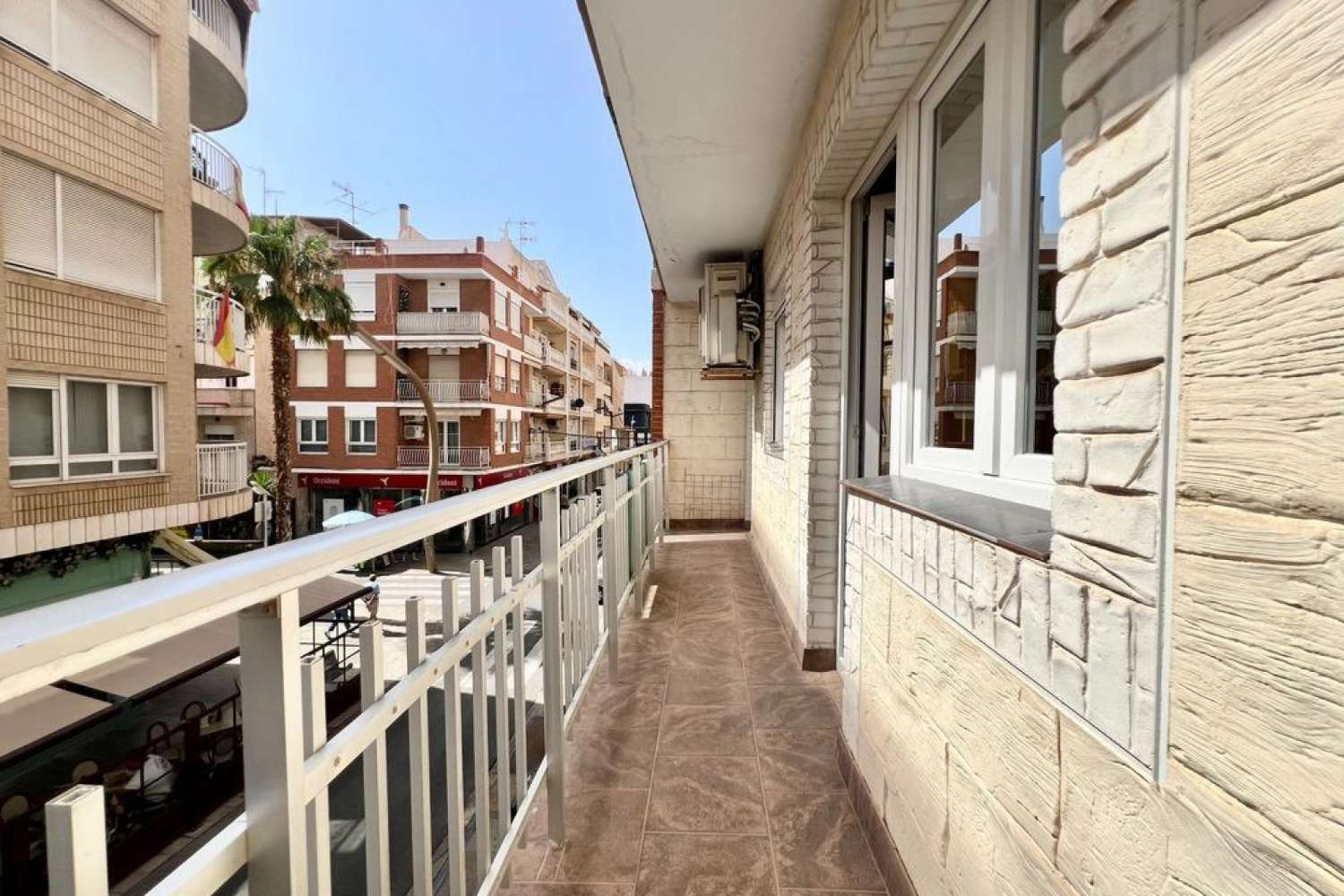 OPPORTUNITÉ UNIQUE ! APPARTEMENT DE LUXE ENTIÈREMENT RÉNOVÉ DANS LE CENTRE DE TORREVIEJA