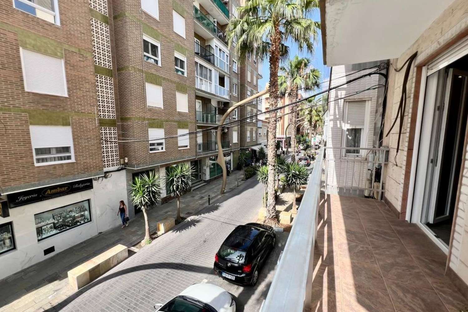 ¡OPORTUNIDAD ÚNICA! APARTAMENTO DE LUJO COMPLETAMENTE RENOVADO EN EL CENTRO DE TORREVIEJA