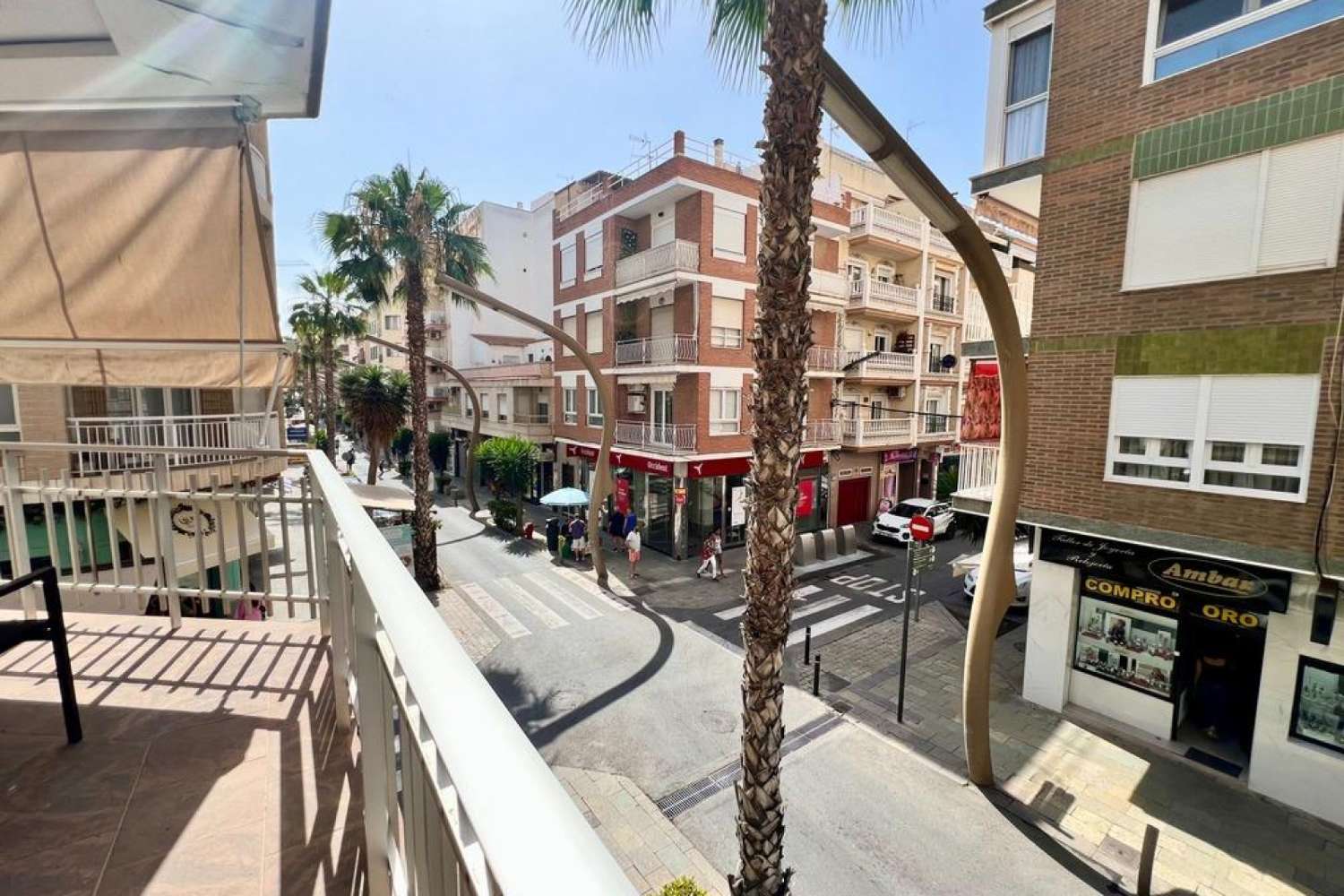 UNIQUE OPPORTUNITY! COMPLETELY RENOVATED LUXURY APARTMENT IN THE CENTRE OF TORREVIEJA