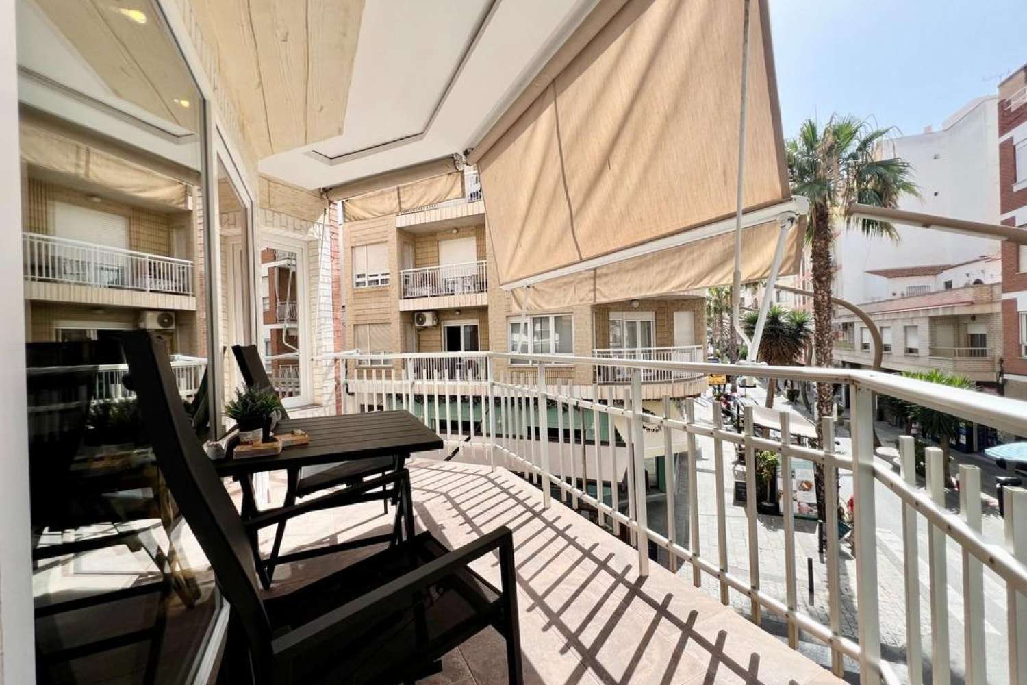 UNIQUE OPPORTUNITY! COMPLETELY RENOVATED LUXURY APARTMENT IN THE CENTRE OF TORREVIEJA