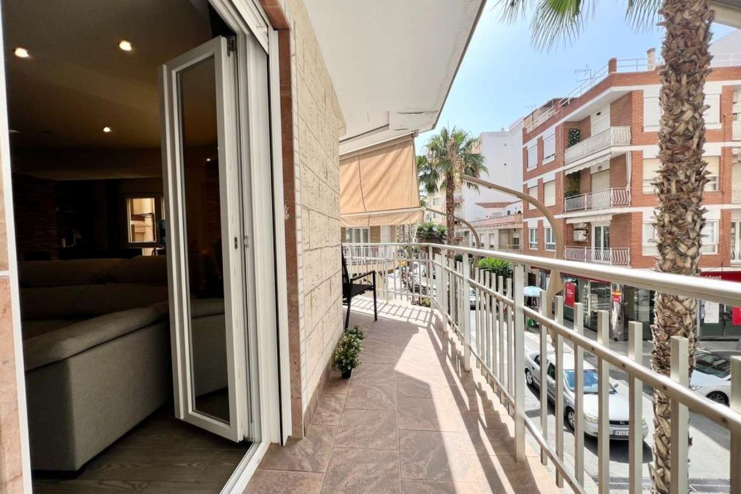 UNIQUE OPPORTUNITY! COMPLETELY RENOVATED LUXURY APARTMENT IN THE CENTRE OF TORREVIEJA