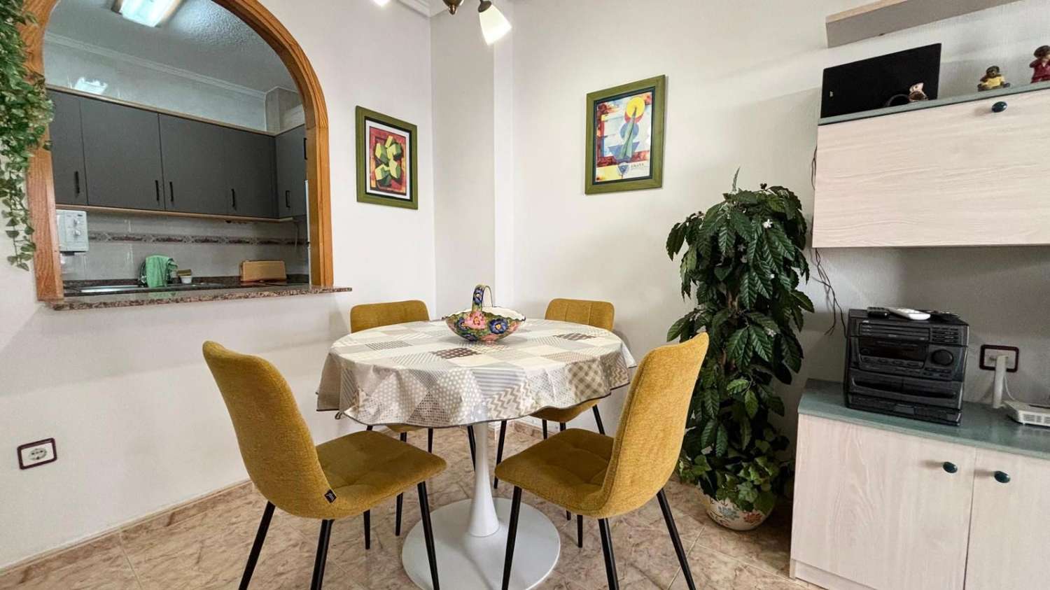 EXCELLENT INVESTMENT OPPORTUNITY: FABULOUS APARTMENT IN THE CENTRE OF TORREVIEJA 650 METRES FROM PLAYA DEL CURA