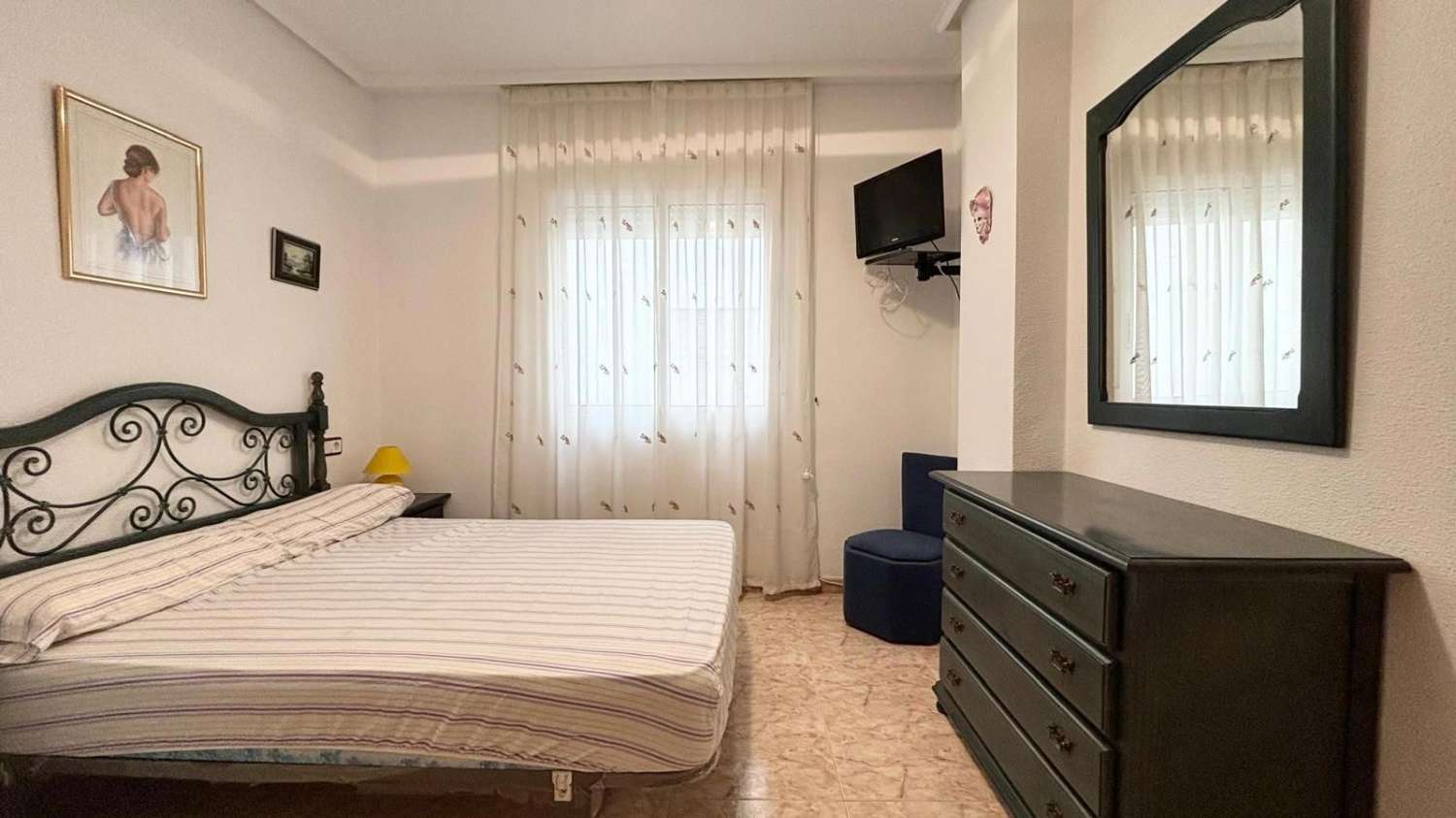 EXCELENTE OPORTUNIDAD DE INVERSIÓN: FABULOSO APARTAMENTO EN EL CENTRO DE TORREVIEJA A 650 METROS DE LA PLAYA DEL CURA