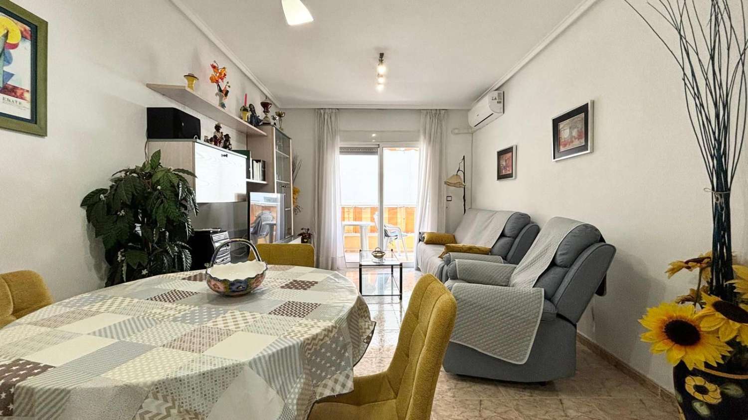 EXCELLENTE OPPORTUNITÉ D’INVESTISSEMENT : FABULEUX APPARTEMENT DANS LE CENTRE DE TORREVIEJA À 650 MÈTRES DE PLAYA DEL CURA