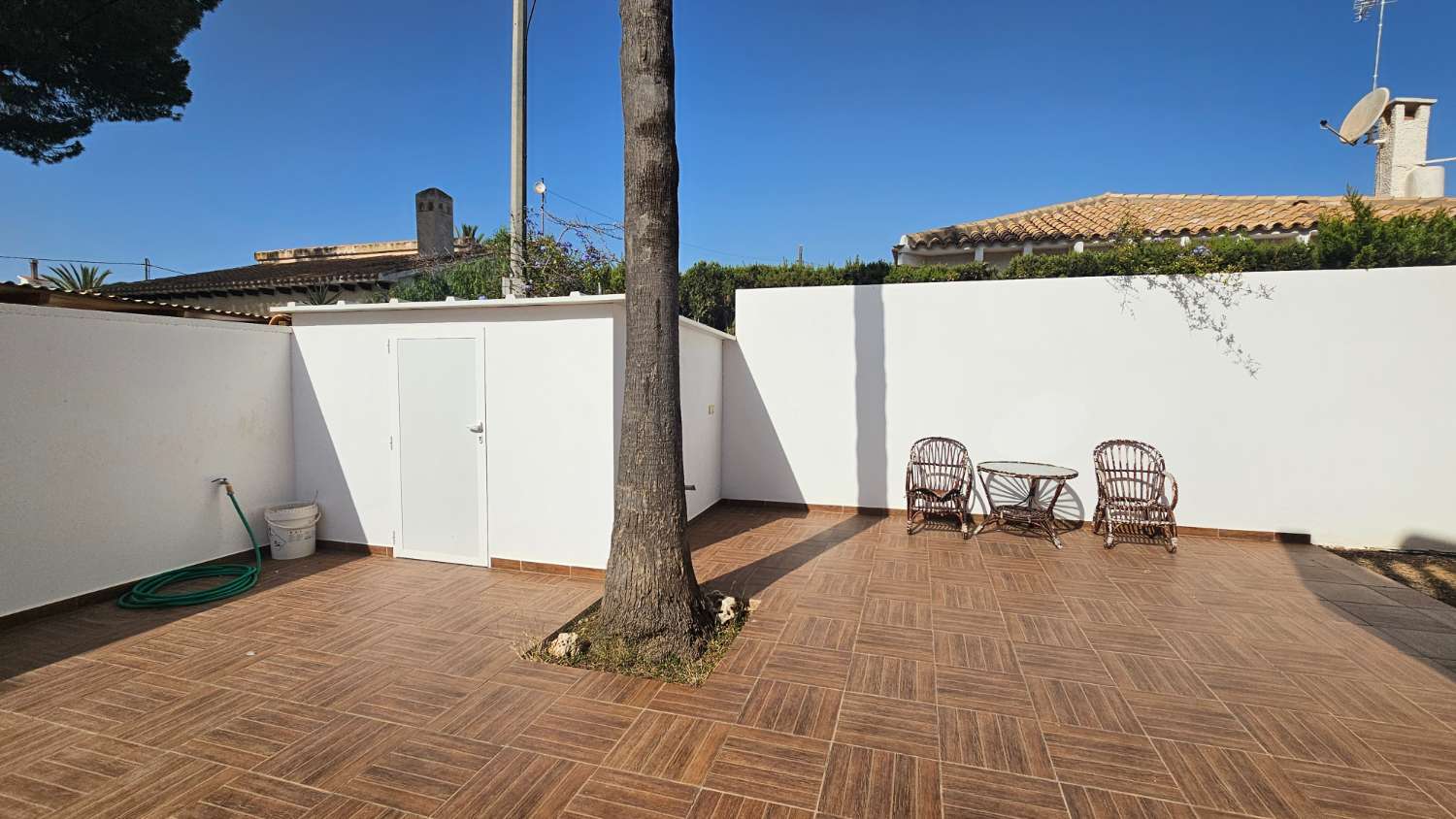 SPLENDIDA VILLA MINIMALISTA CON PISCINA IN UN AMBIENTE NATURALE UNICO, VICINO A CABO ROIG E ZENIA BOULEVARD