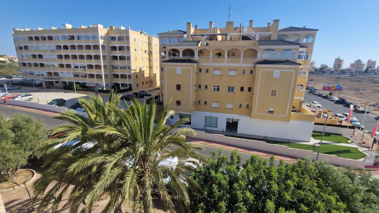 RENOVATED APARTMENT WITH UNOBSTRUCTED VIEWS AND EXTENSIVE AMENITIES 15 MINUTES FROM LA MATA BEACH