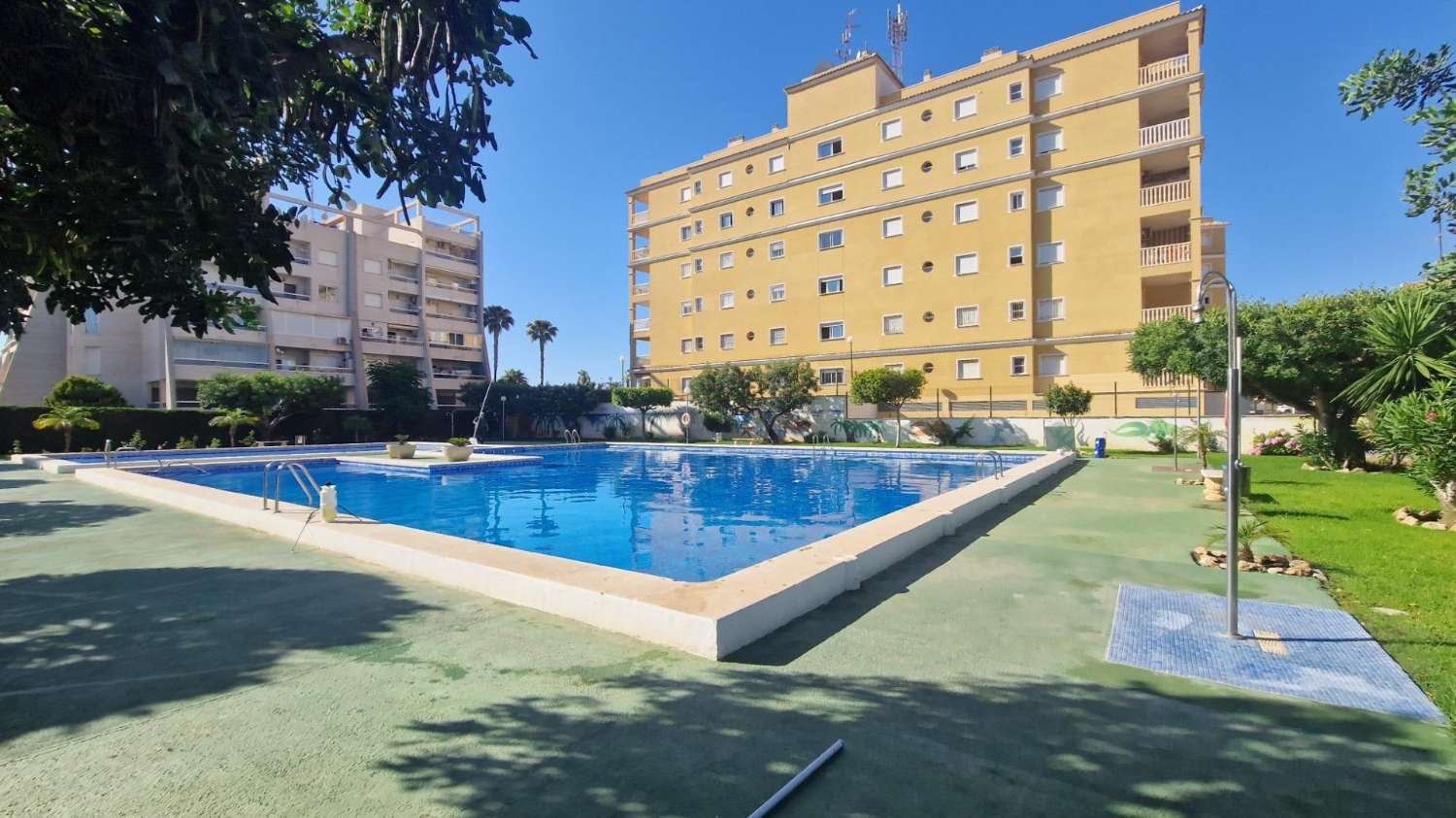 RENOVIERTE WOHNUNG MIT FREIEM BLICK UND UMFANGREICHEN ANNEHMLICHKEITEN 15 MINUTEN VOM STRAND VON LA MATA ENTFERNT