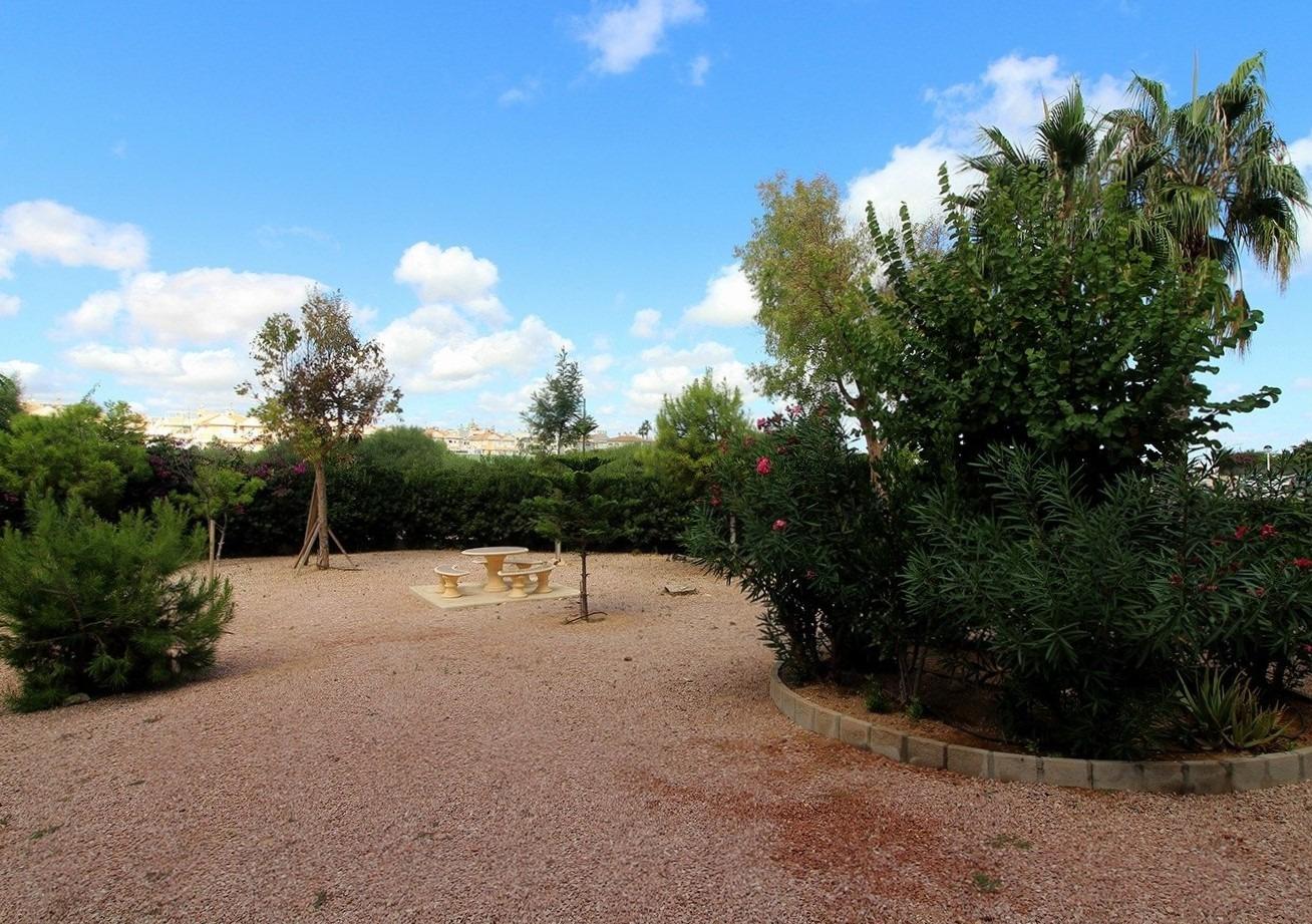 RENOVIERTE WOHNUNG MIT FREIEM BLICK UND UMFANGREICHEN ANNEHMLICHKEITEN 15 MINUTEN VOM STRAND VON LA MATA ENTFERNT