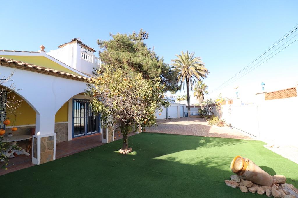 Villa til salg i Orihuela Costa