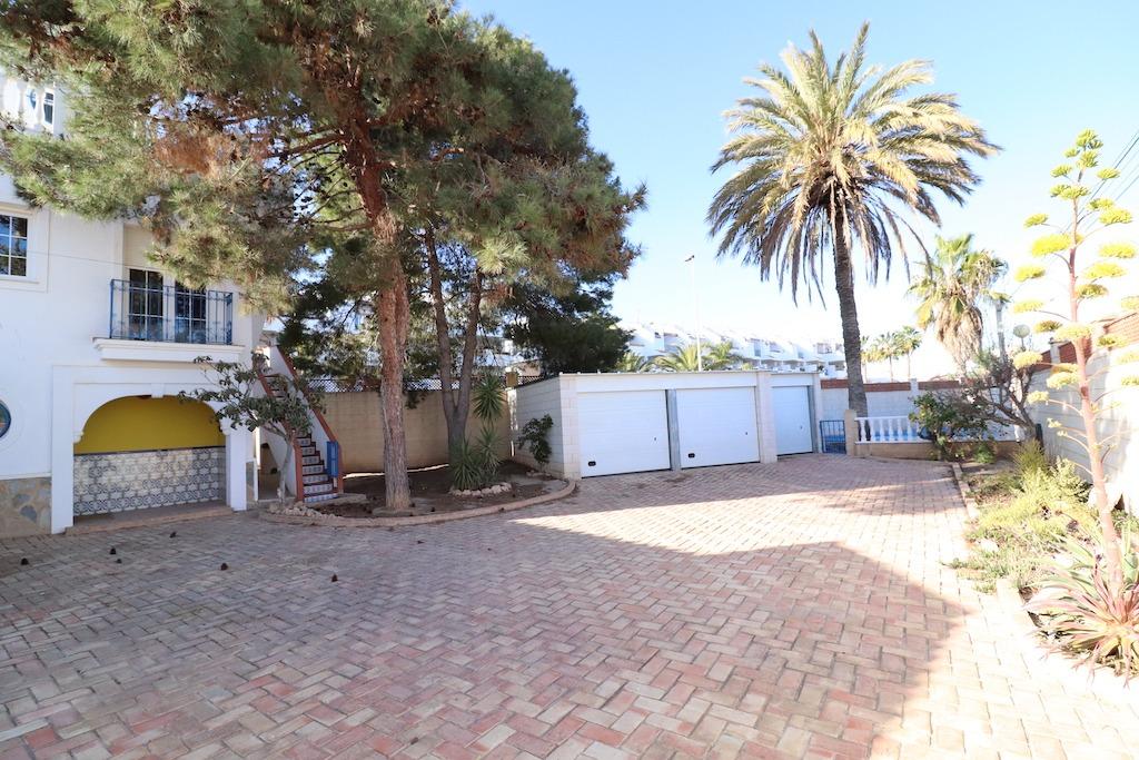 Chalet te koop in Orihuela Costa