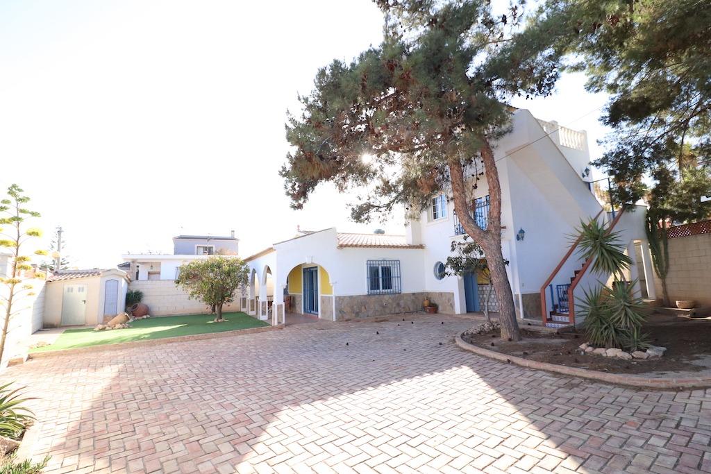 DETACHED VILLA IN VILLAMARTIN