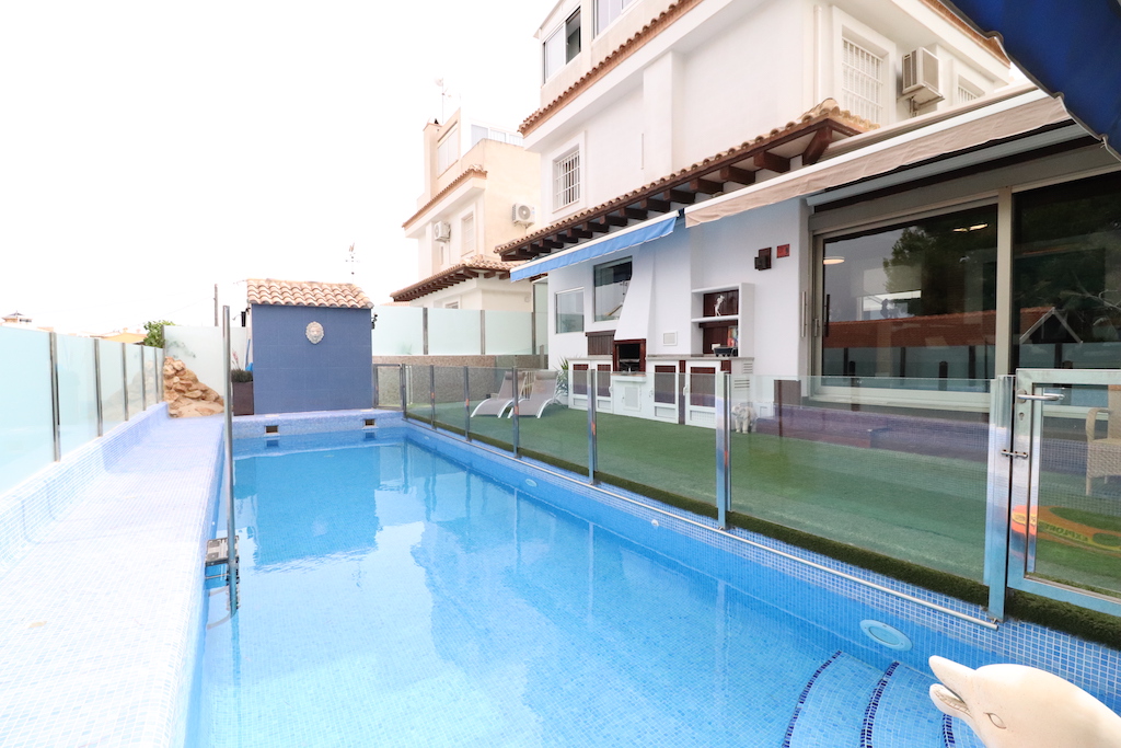 VILLA A LOMAS DE DON JUAN CON VISTA SUL PARCO NATURALE, PISCINA PRIVATA E SEMINTERRATO INSONORIZZATO