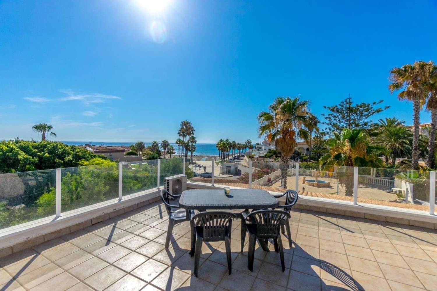 SUPERBE VILLA EN BORD DE MER À PLAYA FLAMENCA AVEC PISCINE PRIVÉE ET SUPERBES VUES