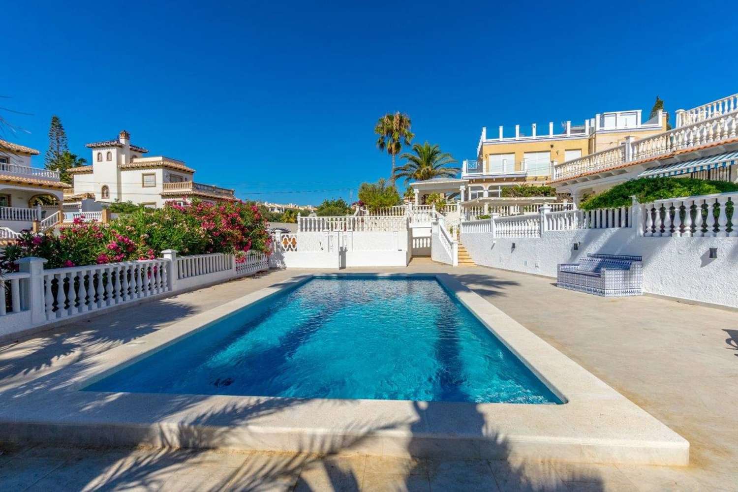 ATEMBERAUBENDE STRANDVILLA IN PLAYA FLAMENCA MIT PRIVATEM POOL UND HERRLICHER AUSSICHT