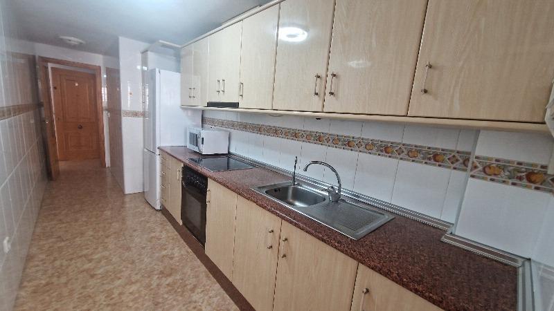 SPACIOUS CORNER APARTMENT 200M FROM PLAYA DEL CURA