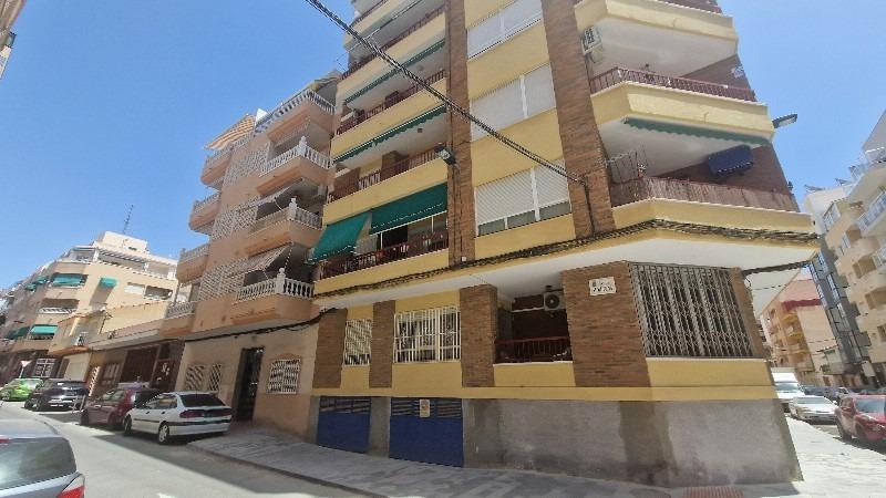 SPACIOUS CORNER APARTMENT 200M FROM PLAYA DEL CURA