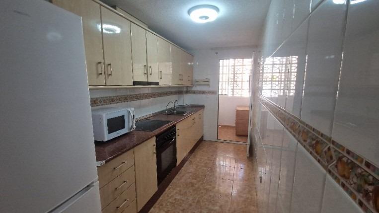 SPACIOUS CORNER APARTMENT 200M FROM PLAYA DEL CURA