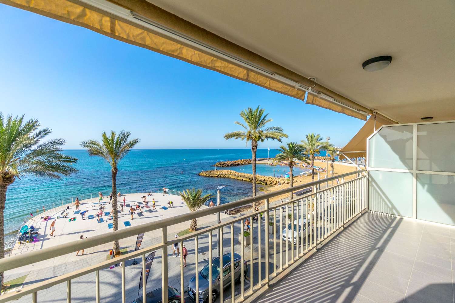 EXKLUSIVE GELEGENHEIT! RENOVIERTE LUXUSWOHNUNG MIT FRONTALEM BLICK AUF PLAYA DEL CURA