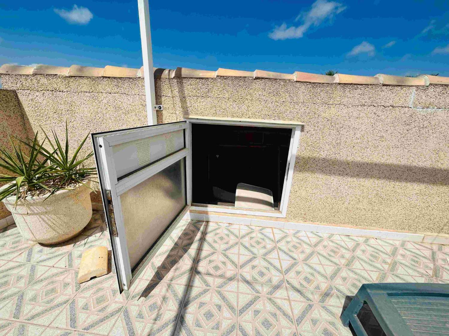 ACCOGLIENTE CASA AD ALGORFA CON SOLARIUM E POSTO AUTO COPERTO – 2 CAMERE DA LETTO E 2 BAGNI