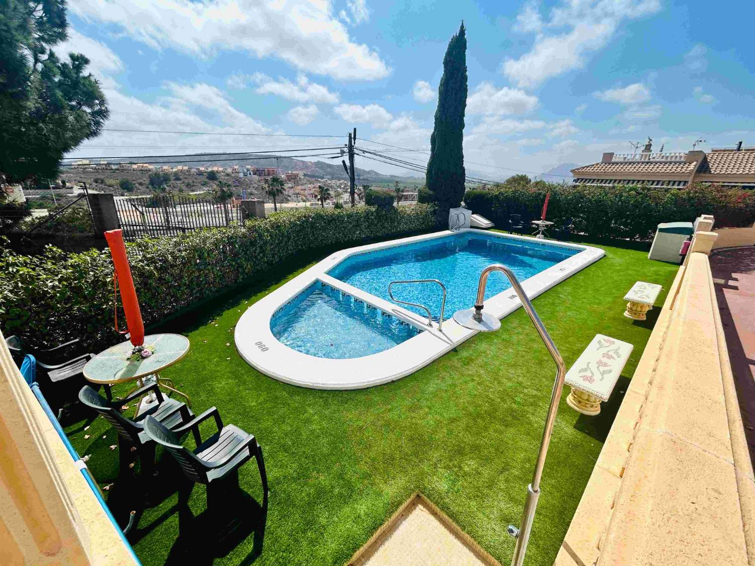 MAISON CONFORTABLE À ALGORFA AVEC SOLARIUM ET ABRI D’AUTO – 2 CHAMBRES ET 2 SALLES DE BAINS