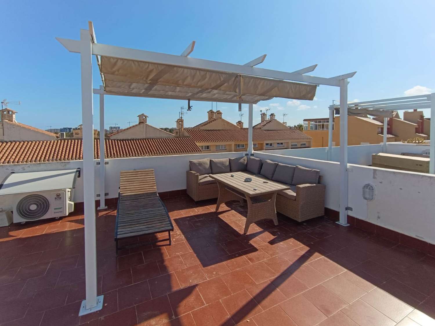 MAGNIFICENT PENTHOUSE WITH SOLARIUM IN LA VELETA BY THE SEA