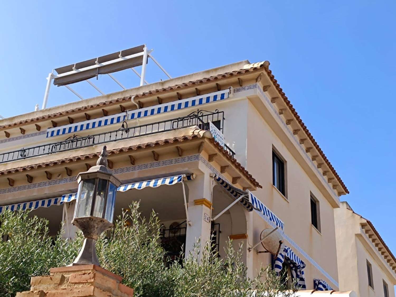 MAGNIFIQUE PENTHOUSE AVEC SOLARIUM À LA VELETA EN BORD DE MER