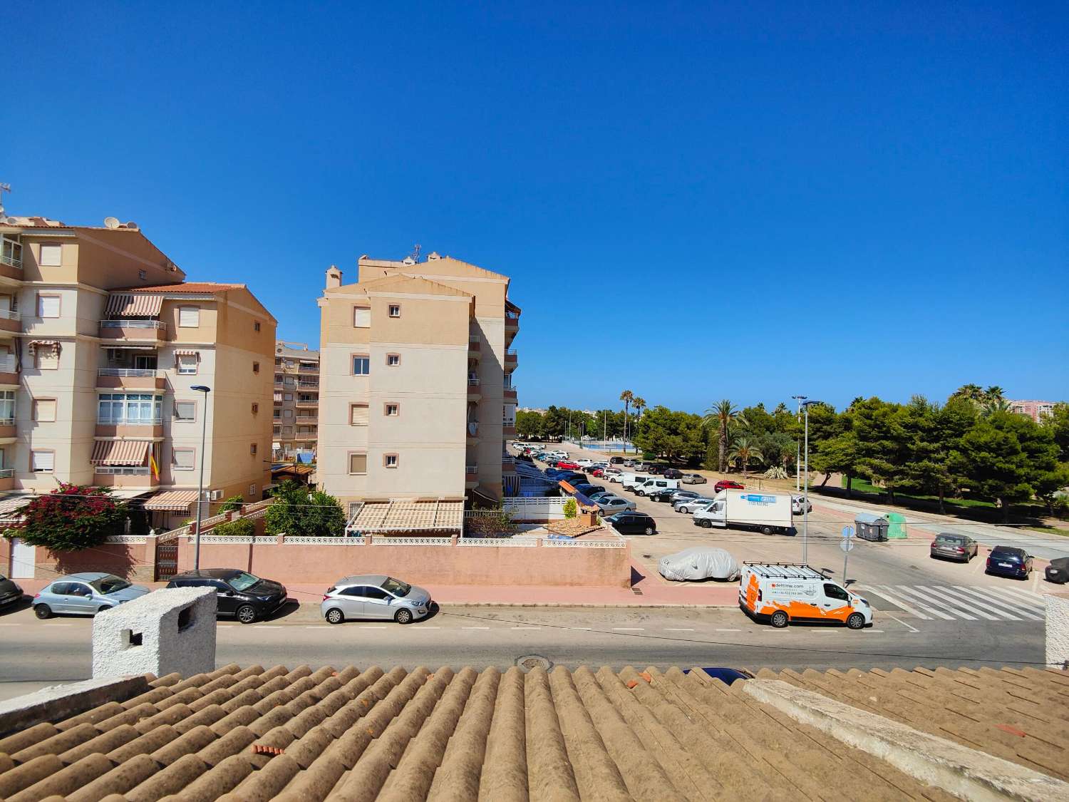 CHARMANTES STADTHAUS IM MEDITERRANEN DESIGN MIT ZWEI SCHLAFZIMMERN, GARTEN VOR UND HINTER DEM HAUS IN URB. DIE PARTEI III