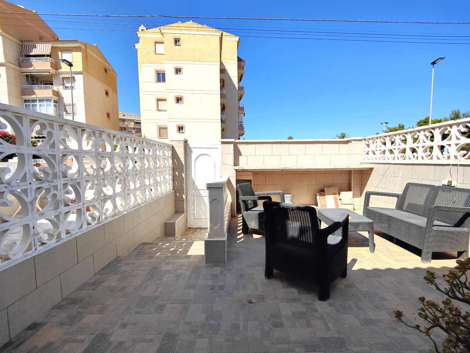 CHARMING MEDITERRANEAN DESIGN TOWNHOUSE WITH TWO BEDROOMS, FRONT AND BACK GARDEN IN URB. THE PARTY III