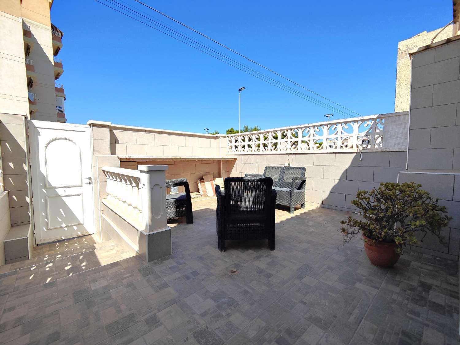 CHARMING MEDITERRANEAN DESIGN TOWNHOUSE WITH TWO BEDROOMS, FRONT AND BACK GARDEN IN URB. THE PARTY III