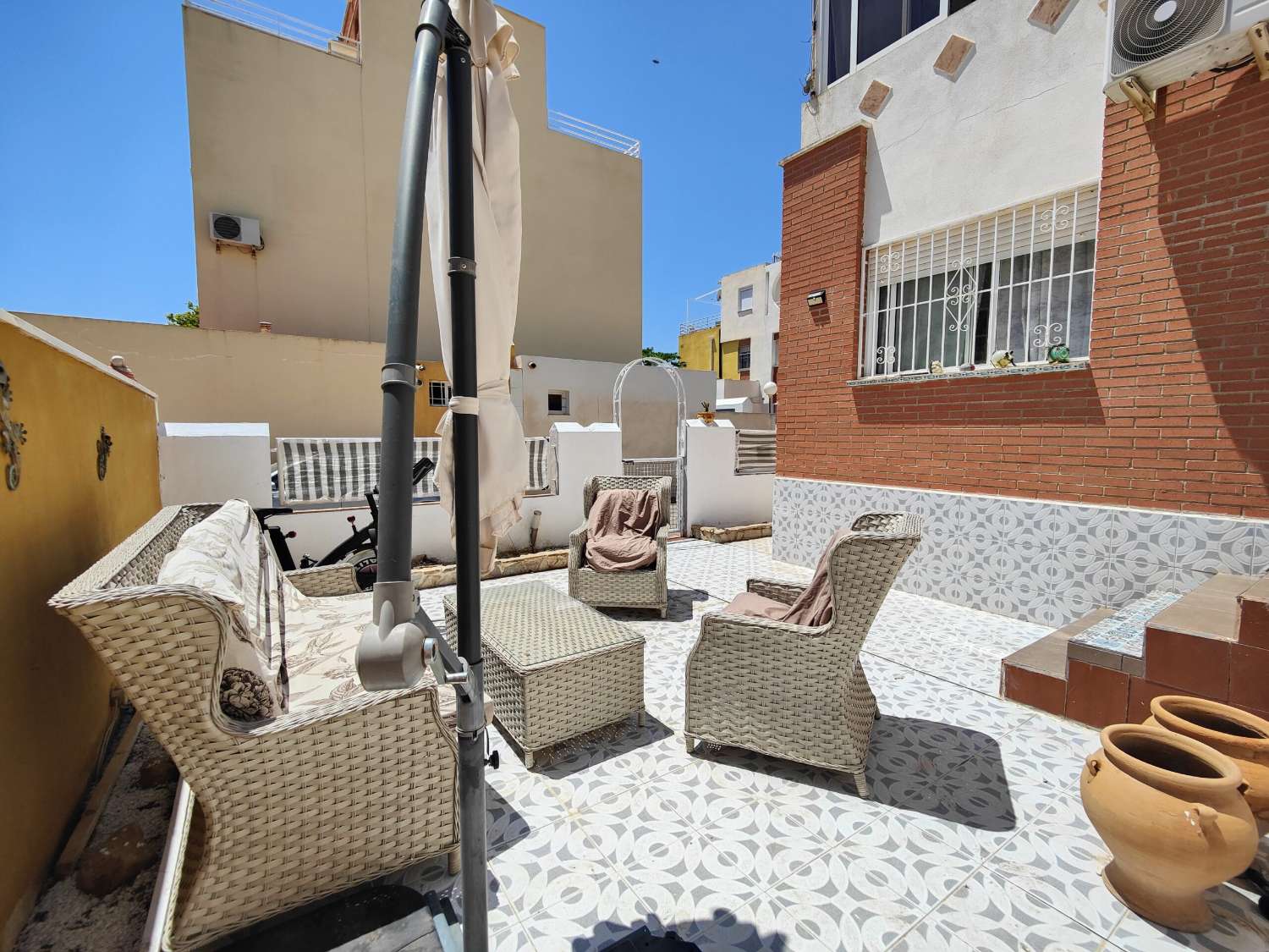 MAGNIFIQUE MAISON DE VILLE ORIENTÉE SUD-EST DANS L’EXCLUSIF MIRADOR DE LOS ALTOS, ORIHUELA COSTA