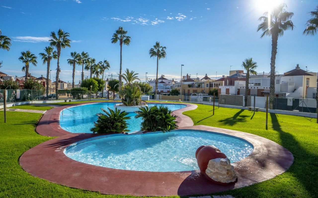 WONDERFUL SOUTH-EAST FACING TOWNHOUSE IN THE EXCLUSIVE MIRADOR DE LOS ALTOS, ORIHUELA COSTA