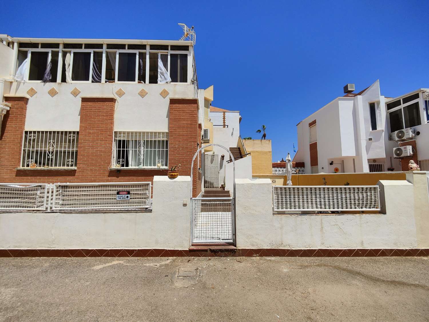 MERAVIGLIOSA CASA A SCHIERA ESPOSTA A SUD-EST NELL'ESCLUSIVO MIRADOR DE LOS ALTOS, ORIHUELA COSTA