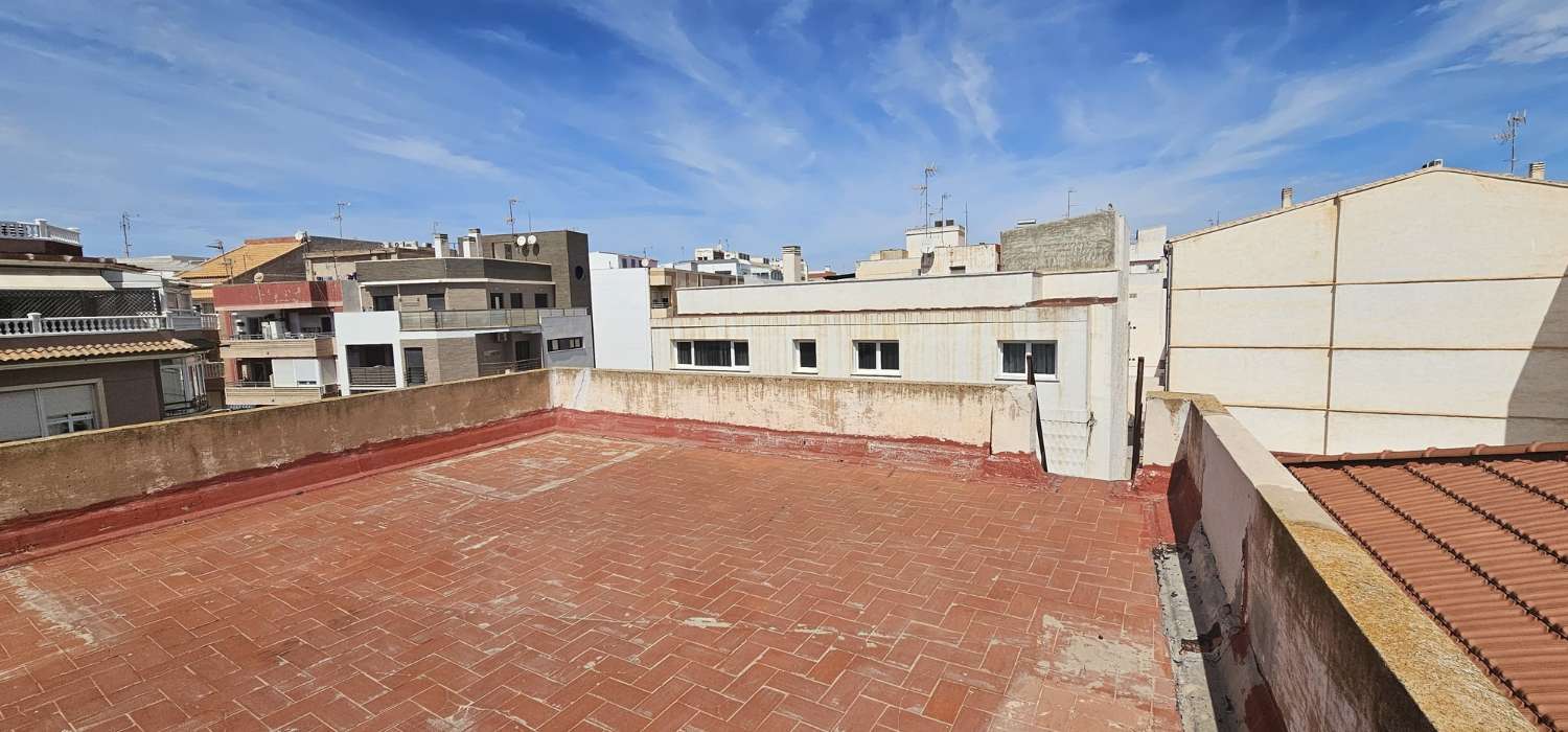 OPPORTUNITÉ UNIQUE ! IMMEUBLE CENTRAL À VENDRE AU CŒUR DE TORREVIEJA