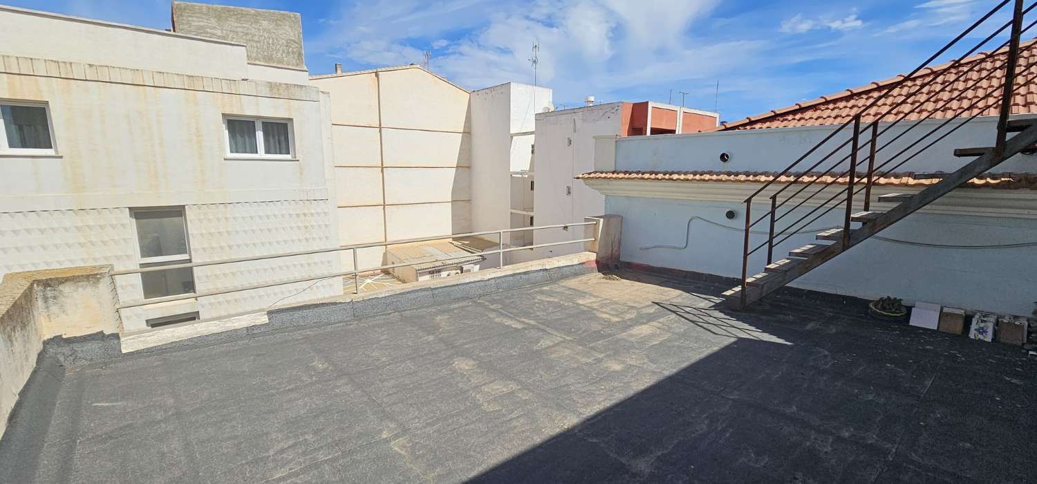 UNIQUE OPPORTUNITY! CENTRAL BUILDING FOR SALE IN THE HEART OF TORREVIEJA