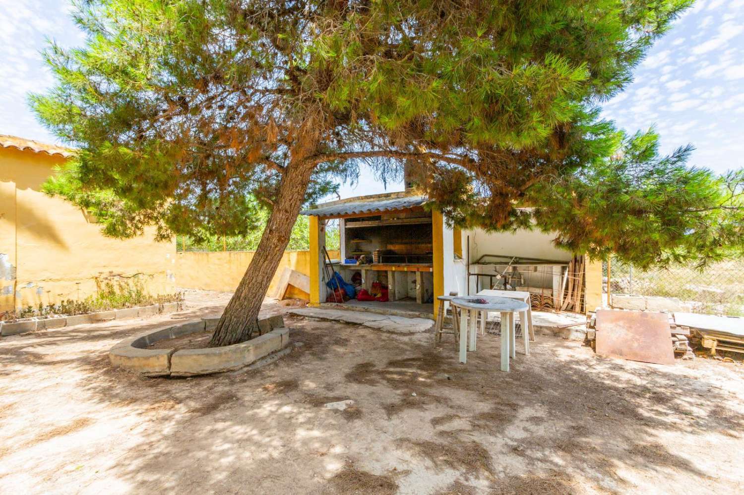 TU REFUGIO DE ENSUEÑO: ESPECTACULAR FINCA RÚSTICA CON PISCINA Y AMPLIA PARCELA EN LOS MONTESINOS