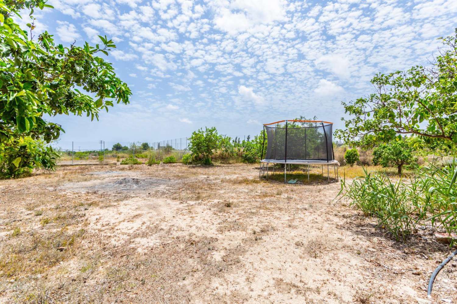 TU REFUGIO DE ENSUEÑO: ESPECTACULAR FINCA RÚSTICA CON PISCINA Y AMPLIA PARCELA EN LOS MONTESINOS