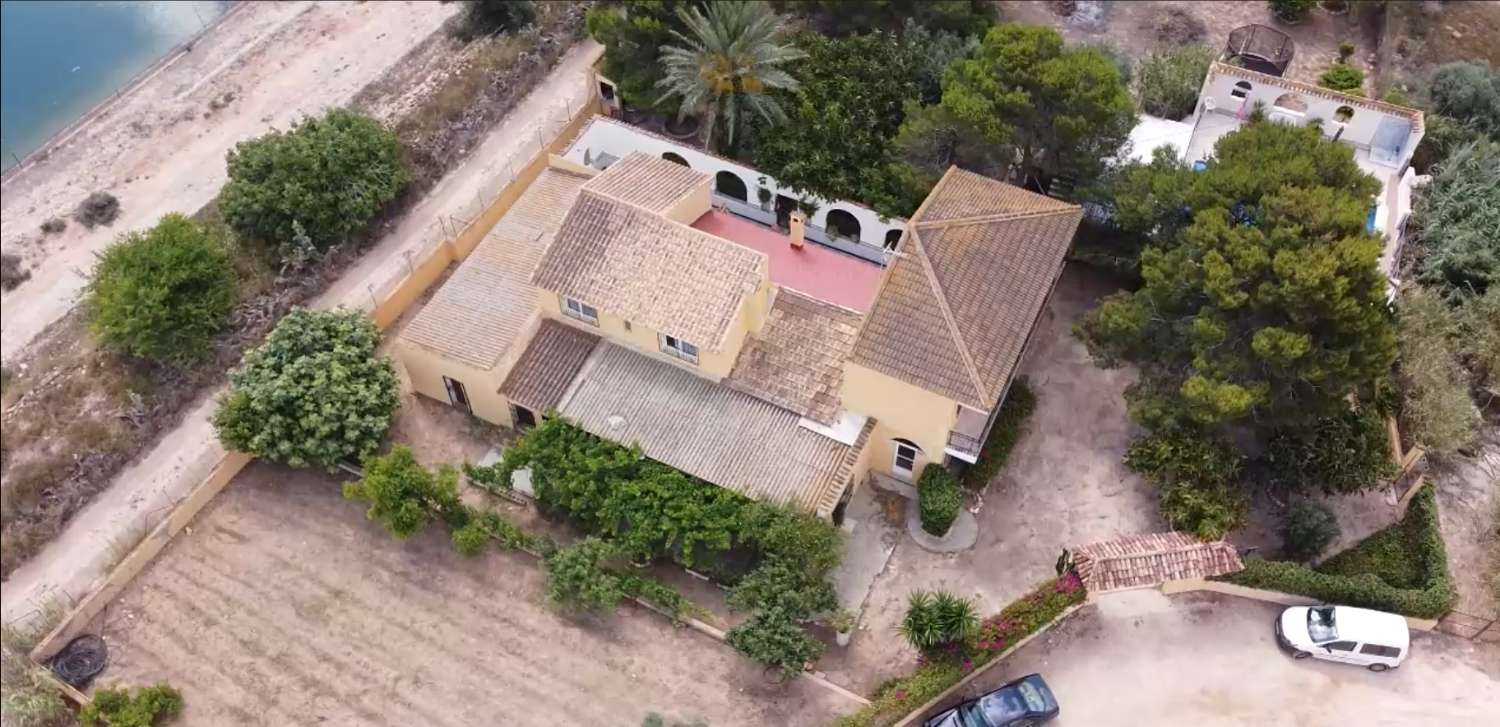 IHR TRAUMREFUGIUM: SPEKTAKULÄRE RUSTIKALE FINCA MIT POOL UND GROSSEM GRUNDSTÜCK IN LOS MONTESINOS