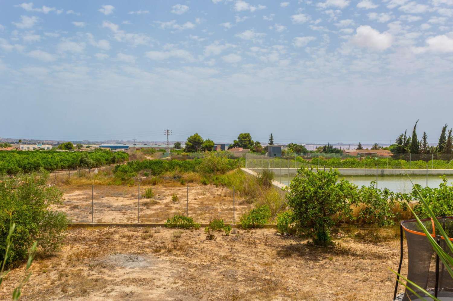 TU REFUGIO DE ENSUEÑO: ESPECTACULAR FINCA RÚSTICA CON PISCINA Y AMPLIA PARCELA EN LOS MONTESINOS