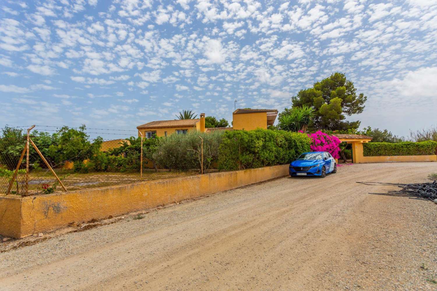 TU REFUGIO DE ENSUEÑO: ESPECTACULAR FINCA RÚSTICA CON PISCINA Y AMPLIA PARCELA EN LOS MONTESINOS