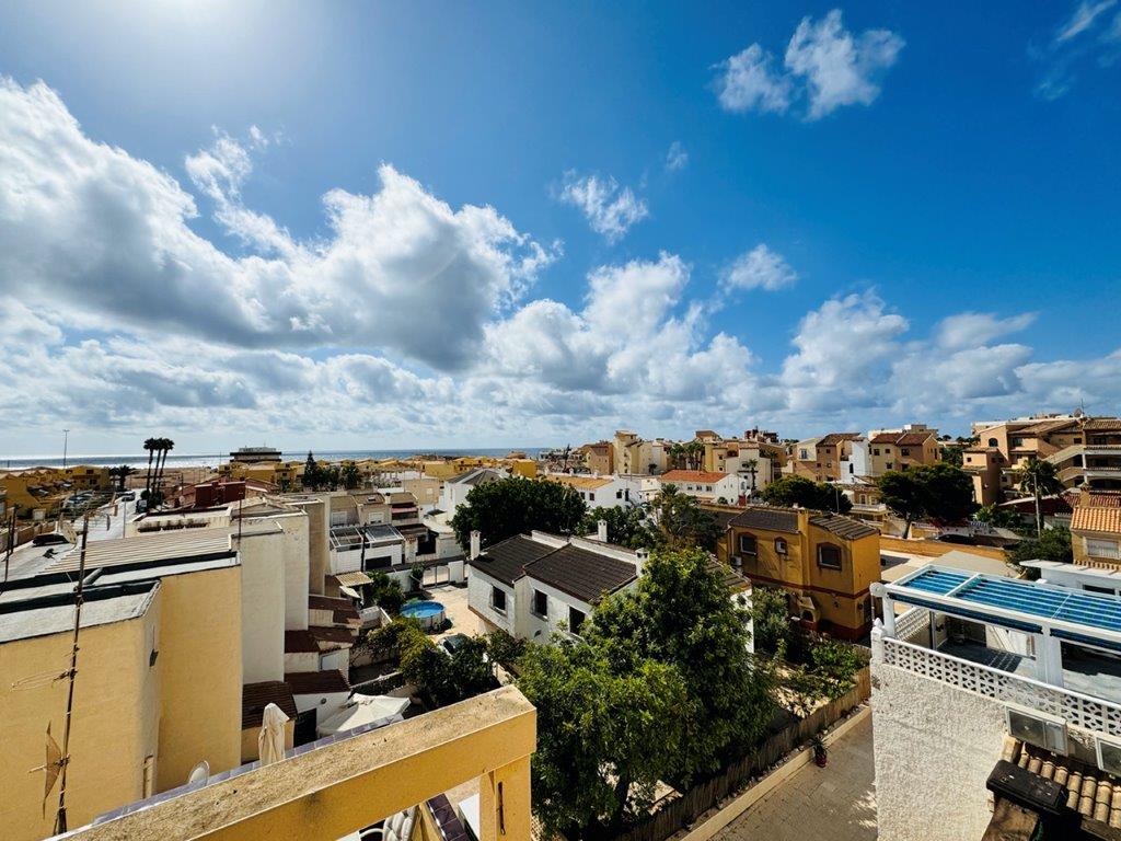 SPECTACULAR DUPLEX IN LA ROSALEDA, TORREVIEJA, 400 METERS FROM LAS CALAS!