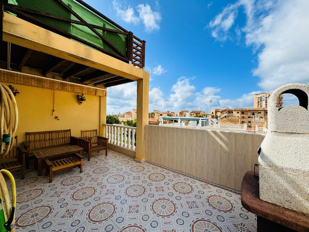 SPECTACULAR DUPLEX IN LA ROSALEDA, TORREVIEJA, 400 METERS FROM LAS CALAS!