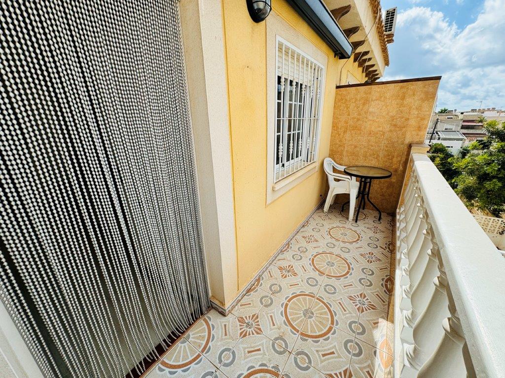 SPEKTAKULÄRE MAISONETTE IN LA ROSALEDA, TORREVIEJA, 400 METER VON LAS CALAS ENTFERNT!