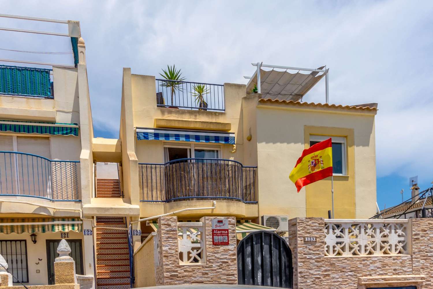 RENOVERET BUNGALOW PÅ ØVERSTE ETAGE I EL CHAPARRAL, TORREVIEJA