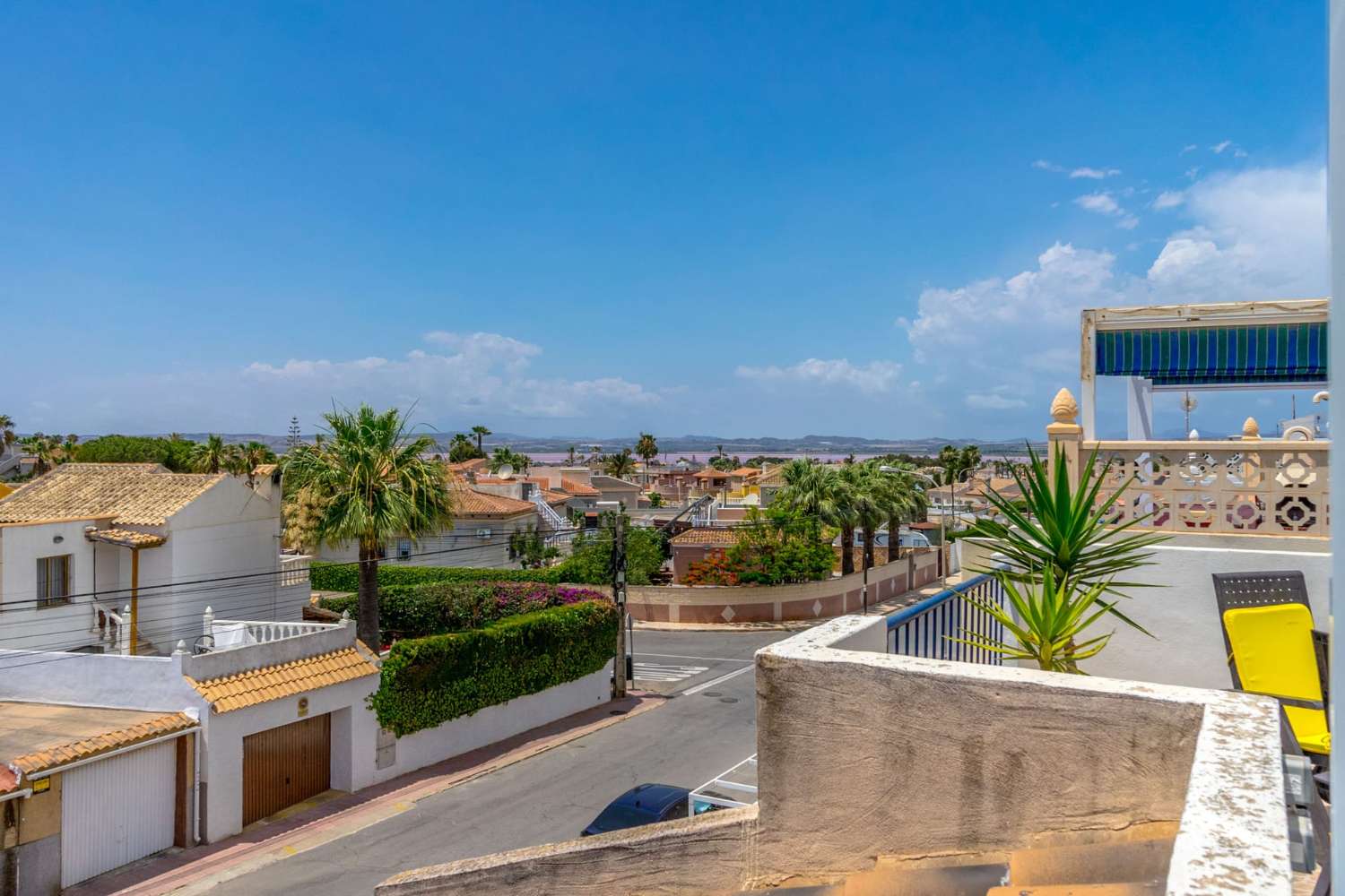 KUNNOSTETTU YLIMMÄN KERROKSEN BUNGALOW EL CHAPARRALISSA, TORREVIEJASSA